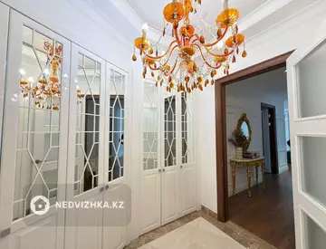 5-комнатная квартира, этаж 28 из 31, 203 м²
