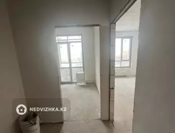 3-комнатная квартира, этаж 9 из 9, 90 м²