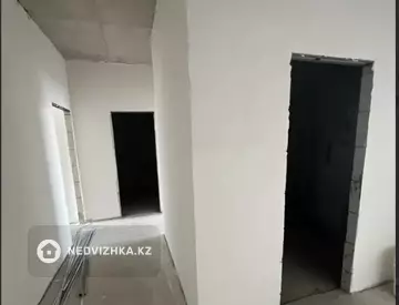 3-комнатная квартира, этаж 9 из 9, 90 м²