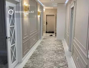 4-комнатная квартира, этаж 8 из 8, 120 м²