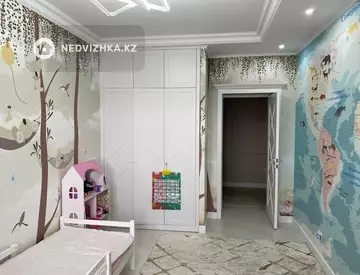 4-комнатная квартира, этаж 8 из 8, 120 м²