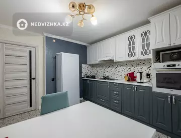 3-комнатная квартира, этаж 9 из 9, 80 м²