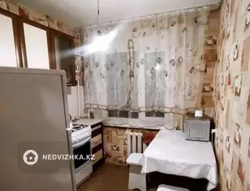 1-комнатная квартира, этаж 2 из 5, 30 м², по часам