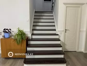 6-комнатный дом, 12 соток, 220 м²