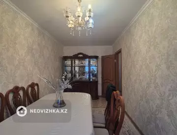 4-комнатная квартира, этаж 4 из 6, 87 м²