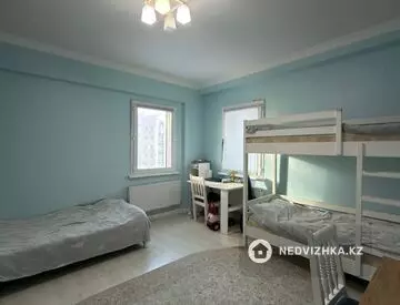4-комнатная квартира, этаж 6 из 25, 107 м²