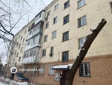 2-комнатная квартира, этаж 3 из 5, 37 м²