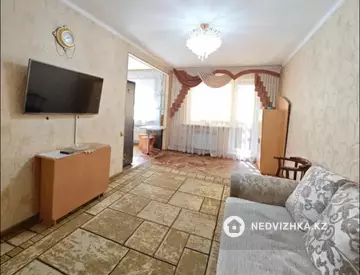 3-комнатная квартира, этаж 3 из 5, 62 м², на длительный срок