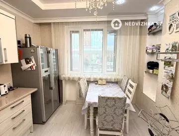 4-комнатная квартира, этаж 3 из 14, 100 м²