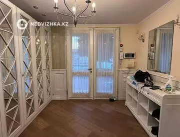 Помещение, 3 этажа, 384 м², На длительный срок