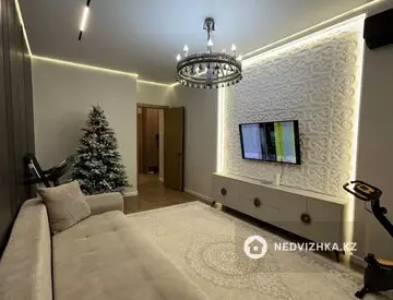 4-комнатная квартира, этаж 13 из 15, 90 м²