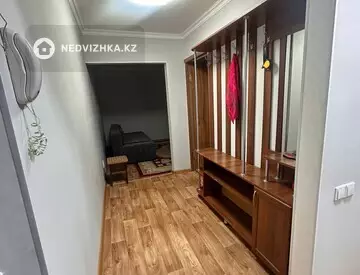 3-комнатная квартира, этаж 2 из 5, 60 м², на длительный срок