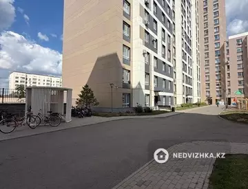 4-комнатная квартира, этаж 1 из 16, 90 м²
