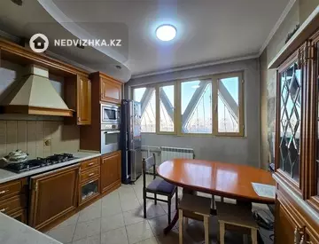 3-комнатная квартира, этаж 8 из 8, 70 м²