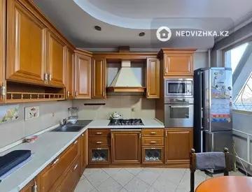 3-комнатная квартира, этаж 8 из 8, 70 м²