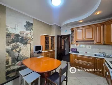 3-комнатная квартира, этаж 8 из 8, 70 м²