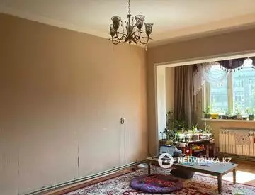 4-комнатная квартира, этаж 4 из 5, 90 м²