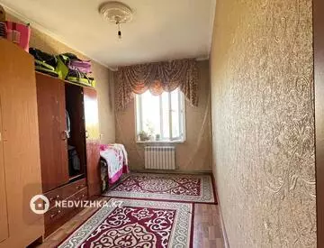 4-комнатная квартира, этаж 4 из 5, 90 м²