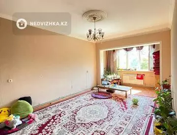 4-комнатная квартира, этаж 4 из 5, 90 м²