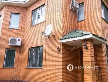 7-комнатный дом, 12 соток, 390 м²