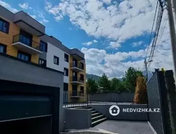 Здание, 4 этажа, 1 700 м²