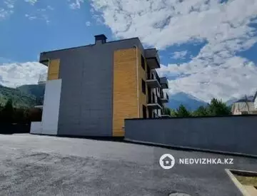 Здание, 4 этажа, 1 700 м²