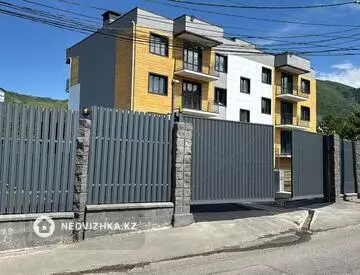 Здание, 4 этажа, 1 700 м²