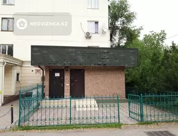 Офисное помещение, этаж 1 из 5, в жилом доме, 30 м²