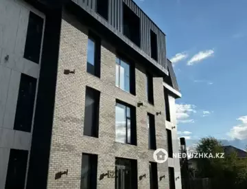 4-комнатная квартира, этаж 2 из 4, 132 м²