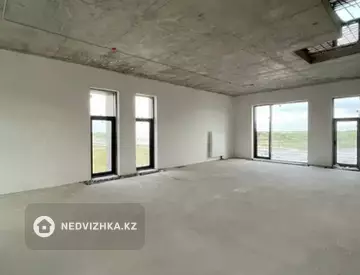 4-комнатная квартира, этаж 2 из 4, 132 м²