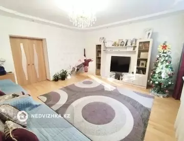 3-комнатная квартира, этаж 4 из 5, 90 м²