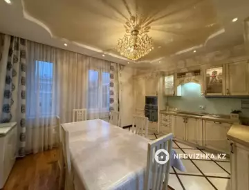 5-комнатная квартира, этаж 9 из 10, 210 м²