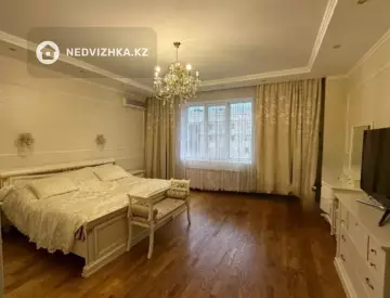 5-комнатная квартира, этаж 9 из 10, 210 м²