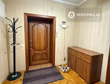 2-комнатная квартира, этаж 3 из 5, 60 м², на длительный срок