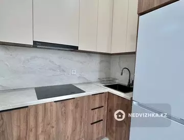 2-комнатная квартира, этаж 4 из 14, 42 м²