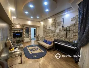 3-комнатная квартира, этаж 1 из 9, 75 м², на длительный срок