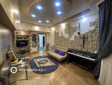 3-комнатная квартира, этаж 1 из 9, 75 м², на длительный срок