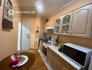 3-комнатная квартира, этаж 1 из 9, 75 м², на длительный срок