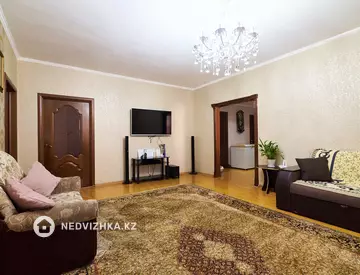4-комнатная квартира, этаж 4 из 23, 122 м²