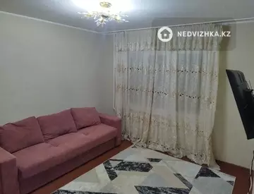 2-комнатная квартира, этаж 3 из 5, 37 м²