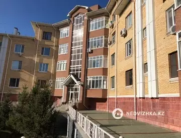 4-комнатная квартира, этаж 2 из 5, 197 м²