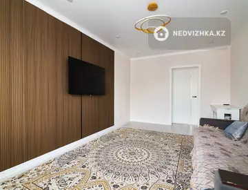 3-комнатная квартира, этаж 10 из 10, 90 м²