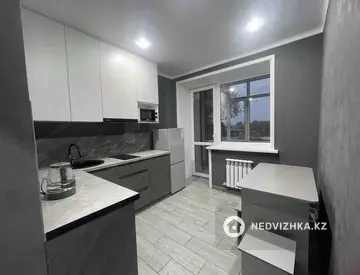 1-комнатная квартира, этаж 3 из 6, 32 м², посуточно