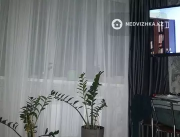 2-комнатная квартира, этаж 4 из 10, 75 м², на длительный срок