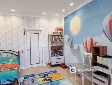 5-комнатная квартира, этаж 9 из 10, 140 м²