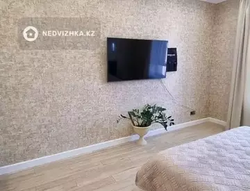 5-комнатная квартира, этаж 9 из 10, 140 м²