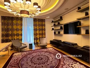 5-комнатная квартира, этаж 2 из 4, 444 м²