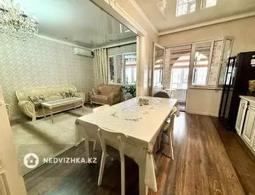 4-комнатная квартира, этаж 14 из 18, 142 м²