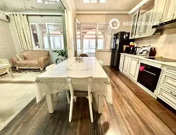 4-комнатная квартира, этаж 14 из 18, 142 м²