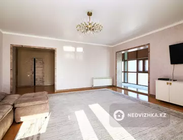 3-комнатная квартира, этаж 25 из 28, 168 м²